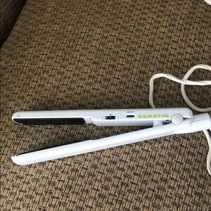 White Keratin Hair Straightener
